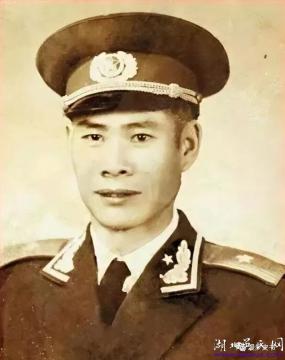 当代吴氏名流（25）    吴华夺少将