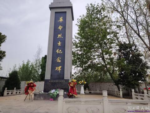 继承先烈遗志    建设红色土地 ——黄潭镇白龙寺村民清明节自发祭祀革命烈士