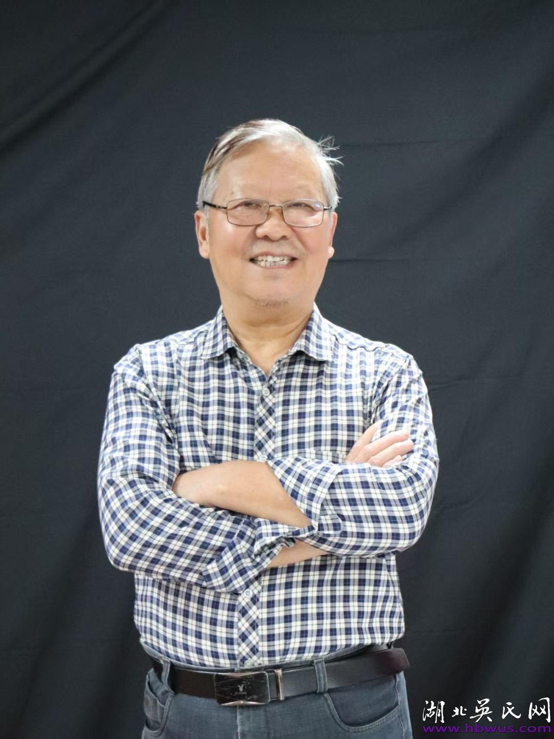 吴大升：乙巳首日，我们爷仨登上了磨基山顶